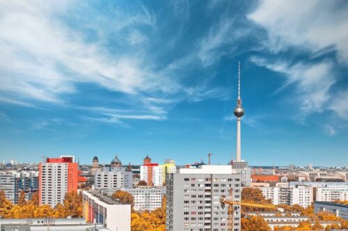 Skyline Berlins - Wohnungsmarkt Berlin Immobilien Aktien kaufen